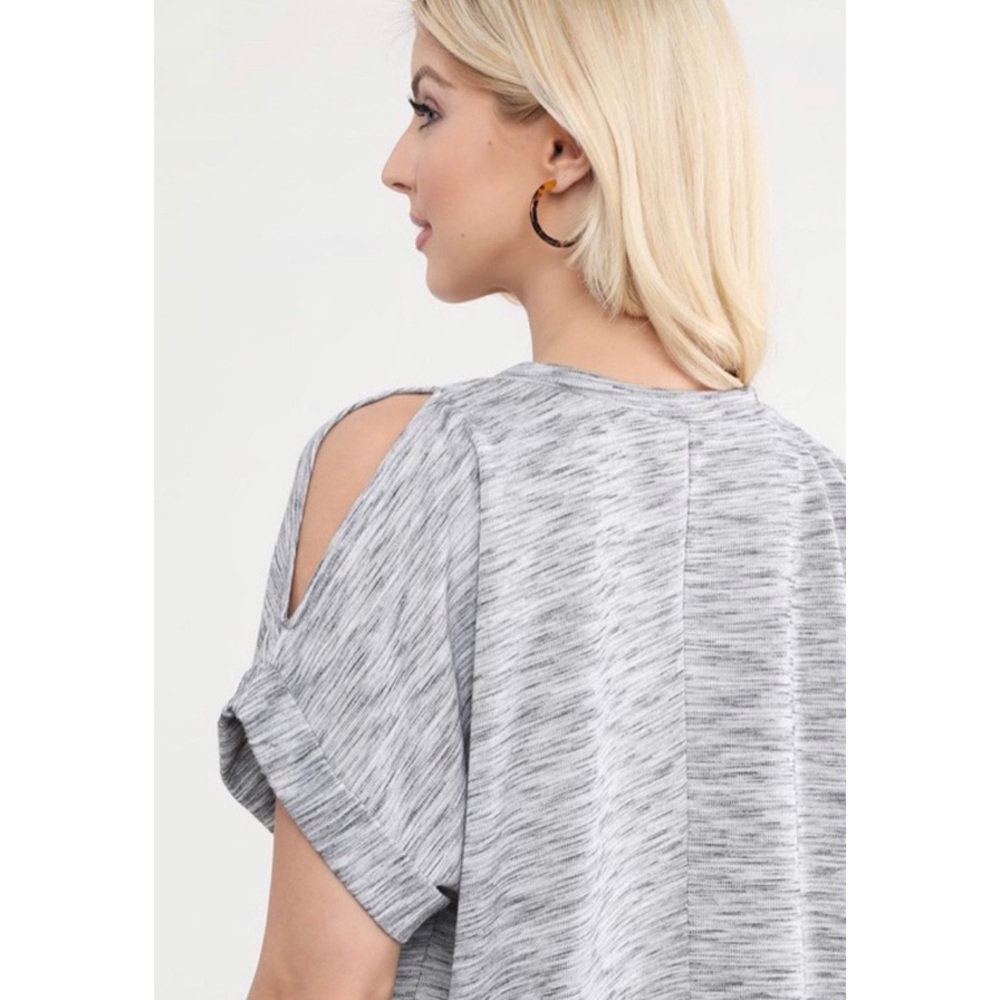 🛍NEW! Short Sleeve Cold Shoulder Top! - Picture 4 of 6